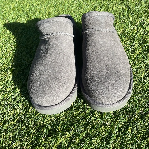 NWT UGG Classic Slippers! - Picture 11 of 11